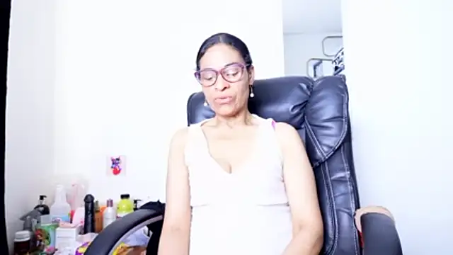 Aries_Mature webcam