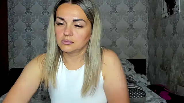 NicoletMoore webcam