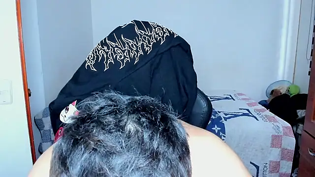 Tommy_Bred live cam on StripChat