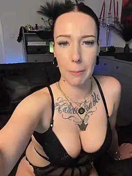 Trixie-Tainted live cam on StripChat