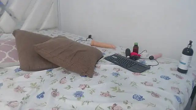 AlannaHarper webcam