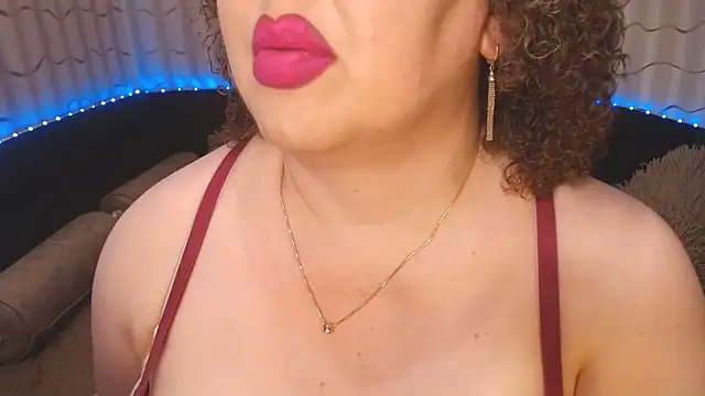 BustyKatty webcam