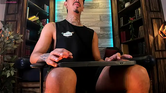 Donovan_Desmond live cam on StripChat