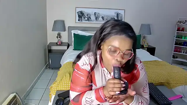 NaughtyKelly28 webcam