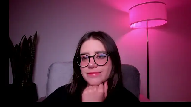 HazelKush webcam