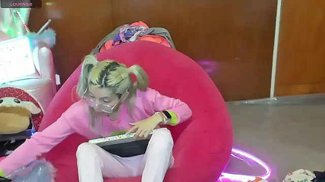 Skinygirl webcam