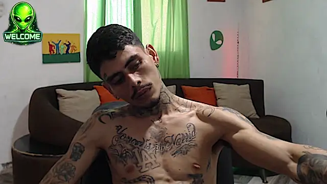 alpha_zom live cam on StripChat