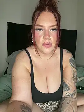 CurvyGirlMyla webcam