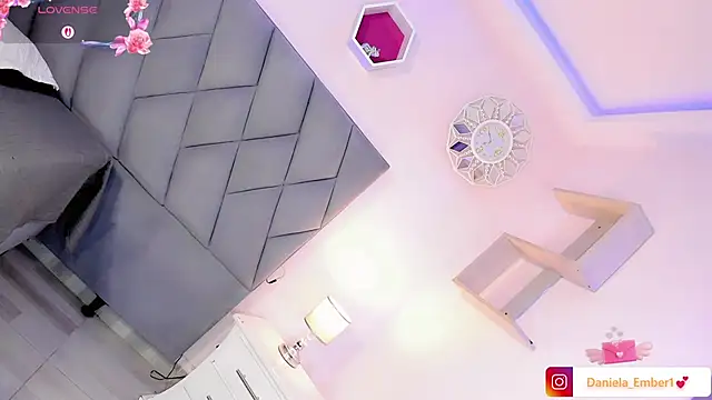 Amira_Ember webcam
