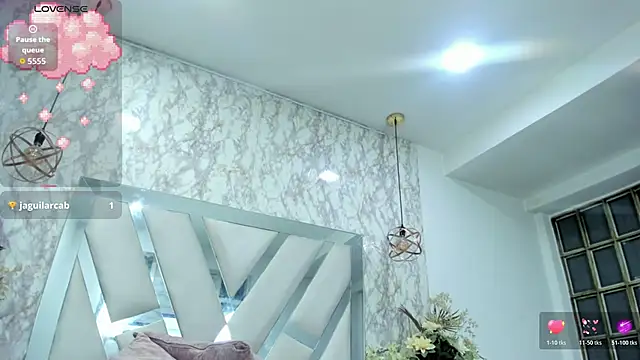 MiaPeach_ webcam