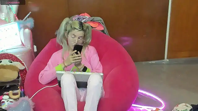 Skinygirl webcam