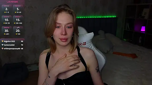 Lucia_wow live cam on StripChat