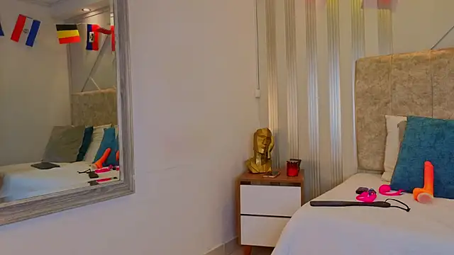 Tayra_Pradit webcam