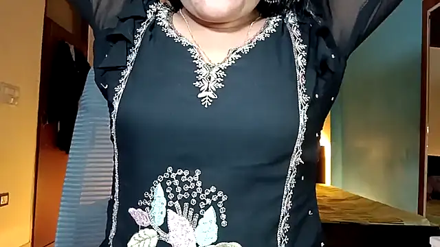 YourDesi_Laila_ webcam