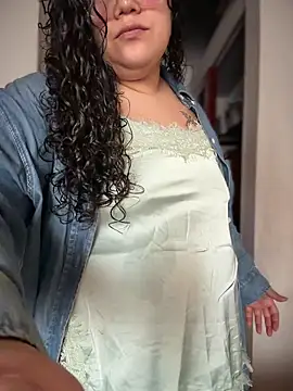 CurlyMilf_Vannexxxa webcam