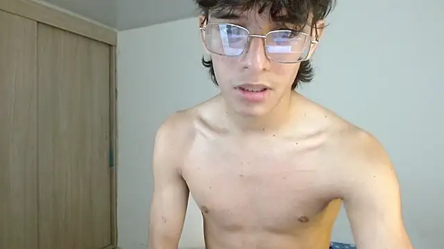 noah_millerx webcam