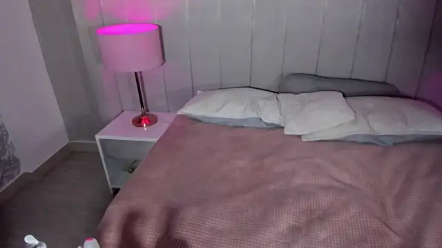 MadeleynRose webcam