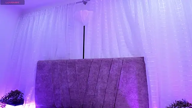 Emilie_Jones webcam