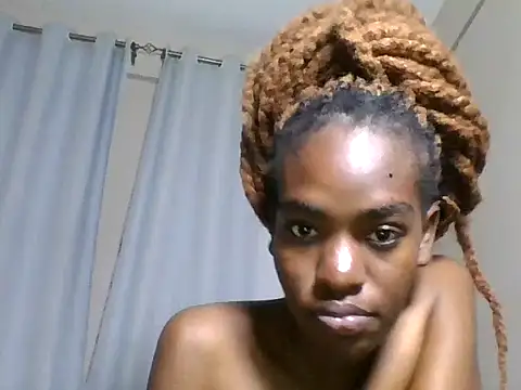 Lola_Allure webcam