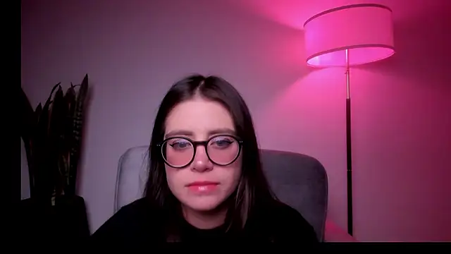 HazelKush webcam