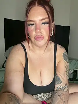 CurvyGirlMyla webcam