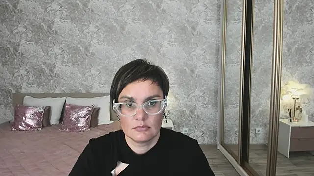 MayaNoire webcam