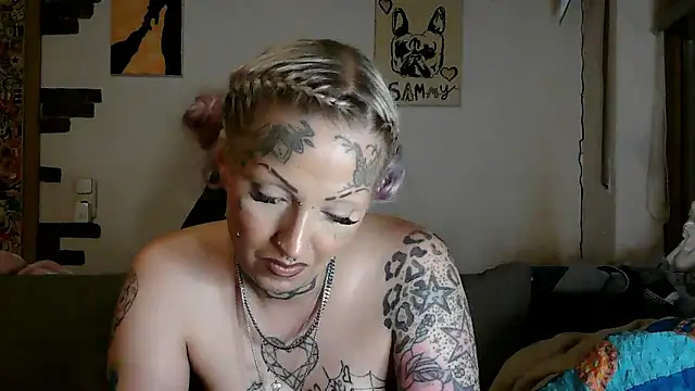 RoxxyInk webcam
