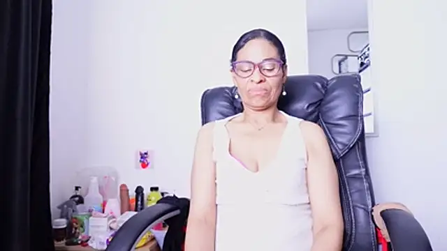 Aries_Mature webcam