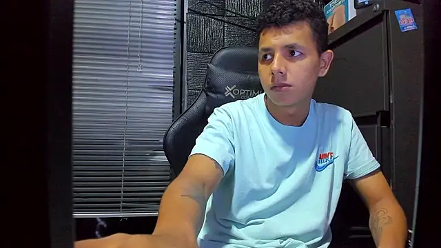 boy_bigcock24cm webcam
