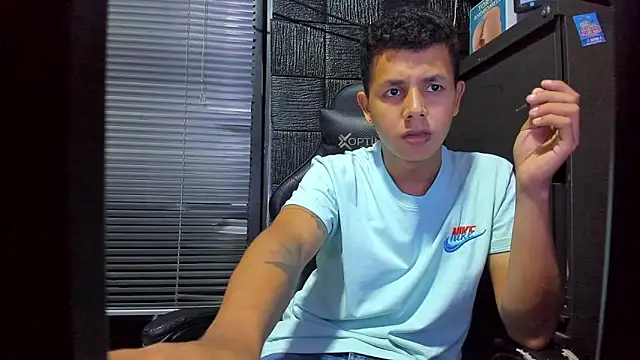 boy_bigcock24cm webcam