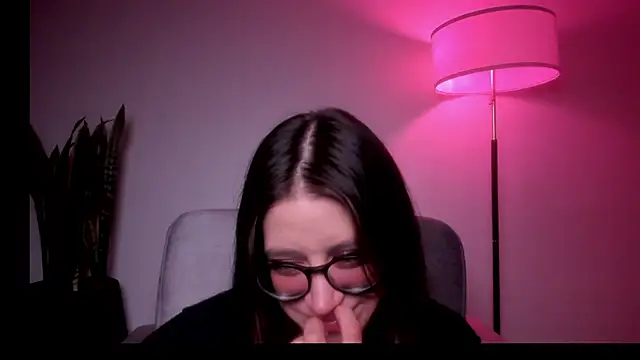 HazelKush webcam