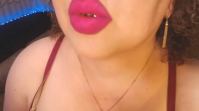 BustyKatty webcam