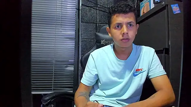boy_bigcock24cm webcam