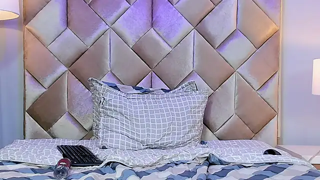 NicoFox4 live sex cam