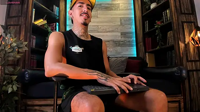 Donovan_Desmond webcam