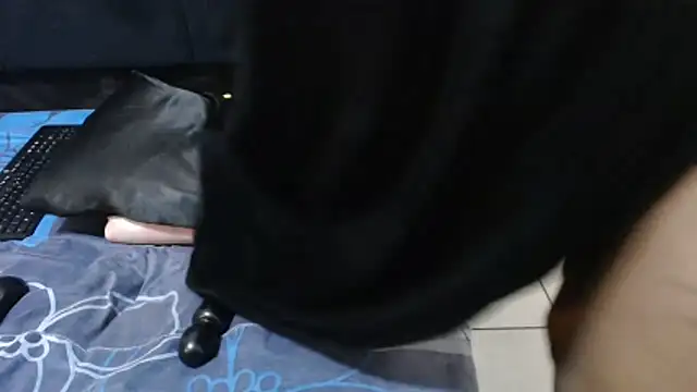 SweetHotBabby18 live cam on StripChat