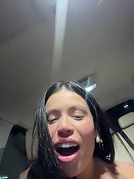 Rafaellaz's cam show statistics and live stream