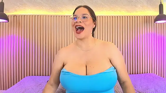 big_tits_in_your_face webcam