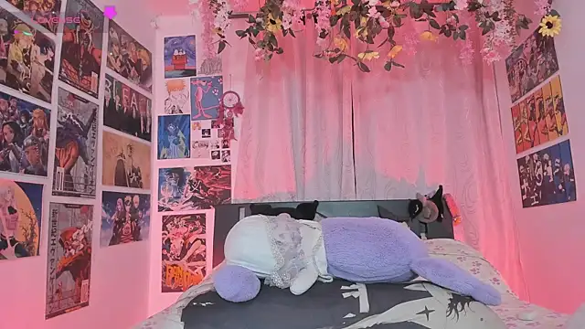 MissCurvyTop webcam