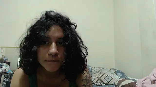 AlinaWoolf_ webcam