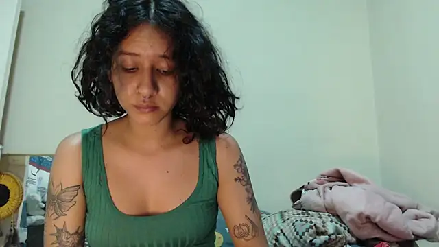 AlinaWoolf_ webcam