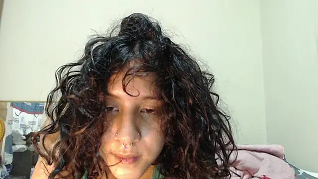 AlinaWoolf_ live cam on StripChat