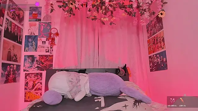 MissCurvyTop webcam