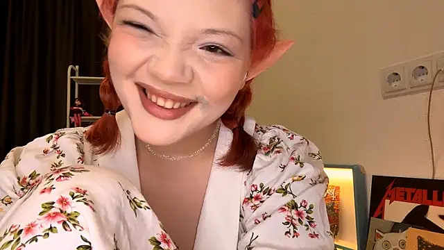 SmilingCutie webcam