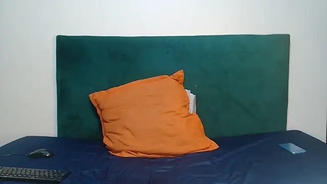 TallHornyTrans live cam on StripChat