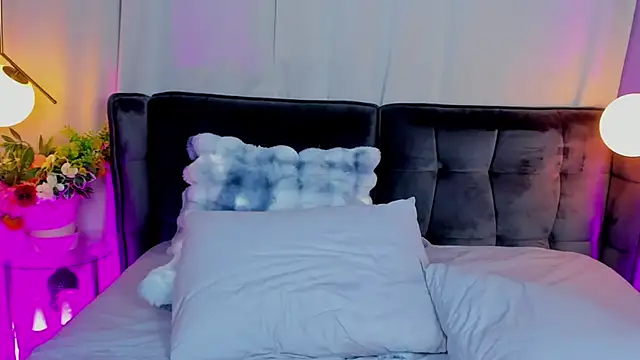AdoraLynn webcam