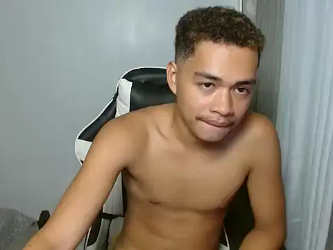 curlyasian_njxx webcam