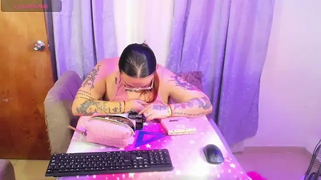 MiaYMolly webcam