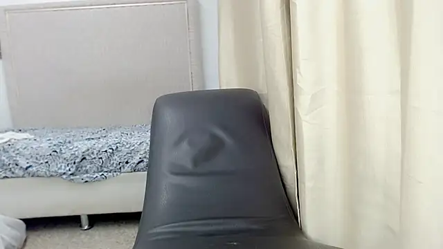 Liarr_ live cam on StripChat