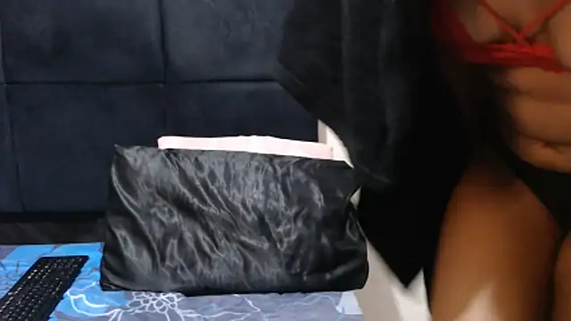 SweetHotBabby18 webcam